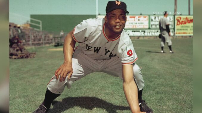 Willie Mays NY Giants Fielding